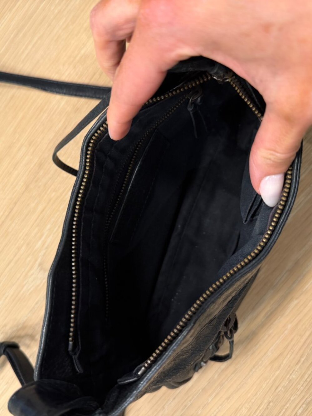 Balenciaga Le City Leather Crossbody (AUTHENTIC, Old Design) (long strap only) - Picture 7 of 9